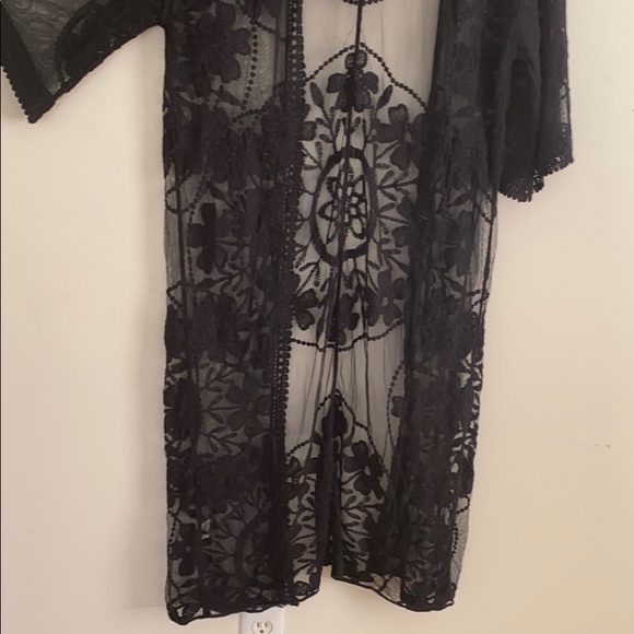 Black lace Loveriche Kimono - Picture 6 of 6